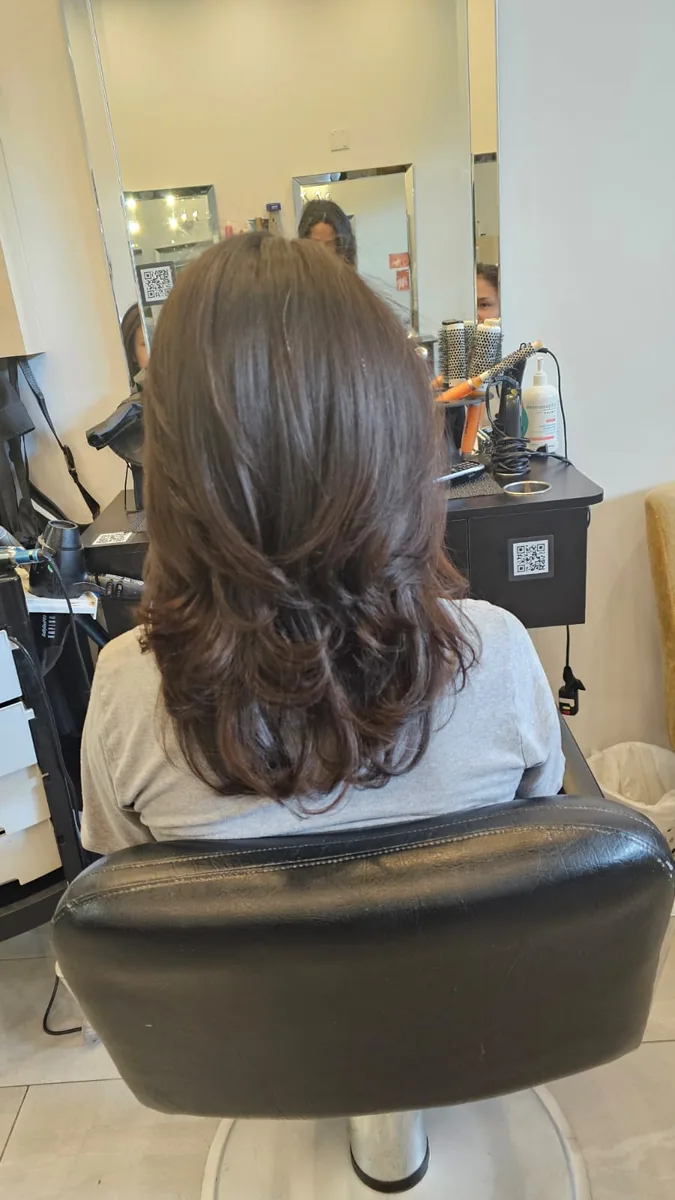 Coupe dégradée sur cheveux mi-longs