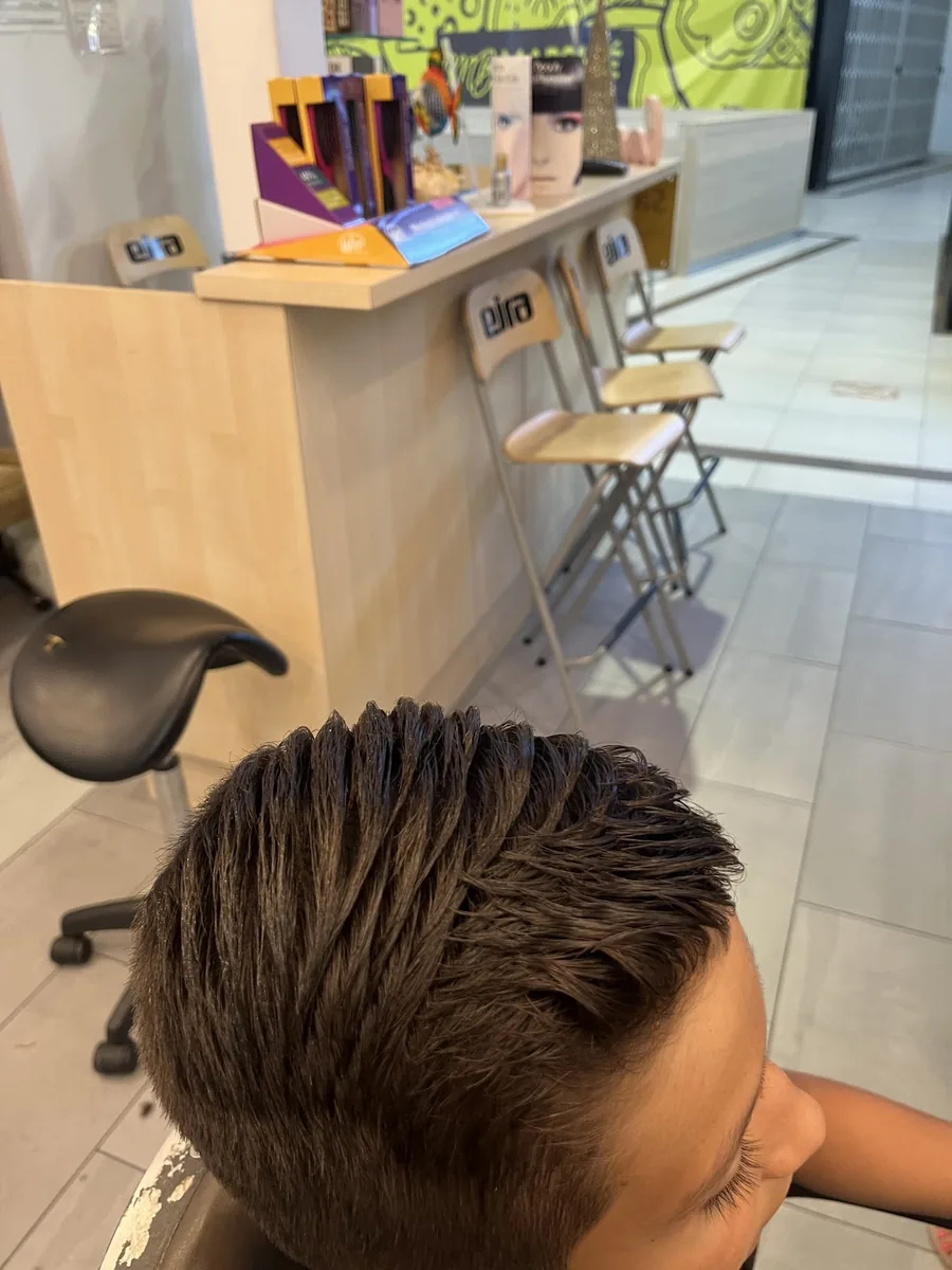 Coupe dégradée pour un jeune garçon